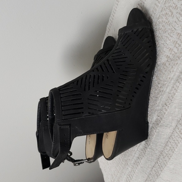 Shoe Dazzle Black Wedges - Picture 3 of 7